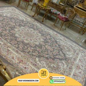 کاور فرش و روفرشی کشدار طرح بسیار زیبا رنگ زمینه طوسی ترکیب کرم کد 1694 (ویدیو)