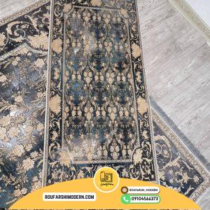 فرشینه نمدی با ضخامت 1000 گرم، از جنس نمد با کیفیت بالا و طراحی مقاوم. این فرشینه به طور ویژه برای تأمین راحتی و دوام بیشتر تولید شده است و مناسب برای استفاده در فضاهای مختلف خانه یا محل کار. انتخابی ایده‌آل برای ایجاد محیطی گرم و نرم با عملکرد عالی.