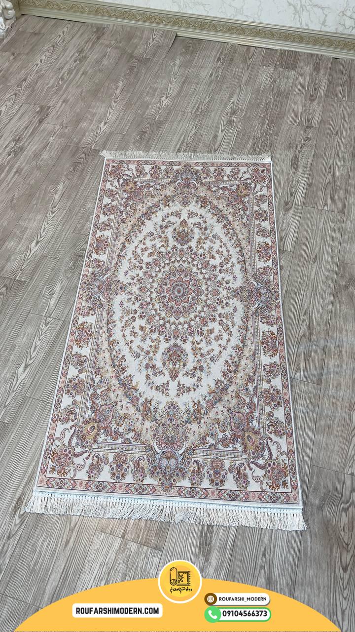 فرشینه نمدی رویه مخمل با نمد 1000 گرم، ترکیبی از زیبایی و دوام برای دکوراسیون منزل شما است. این فرشینه با رویهای لطیف و نمدی مقاوم، انتخابی ایدهآل برای ایجاد فضایی گرم و شیک است. ضد آلرژی و مناسب برای هر محیط داخلی.